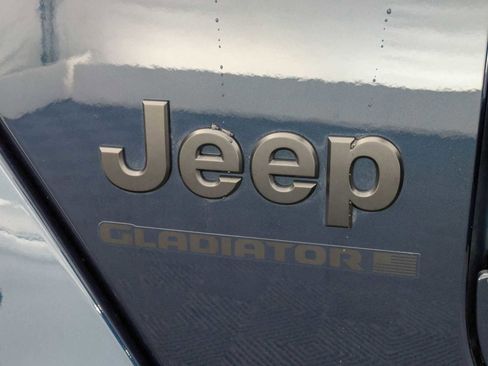 Used 2025 Jeep Gladiator Sport AWD/4WD image 12