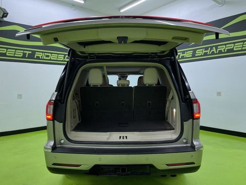 Used 2018 Lincoln Navigator Reserve w/ Technology Package image 9