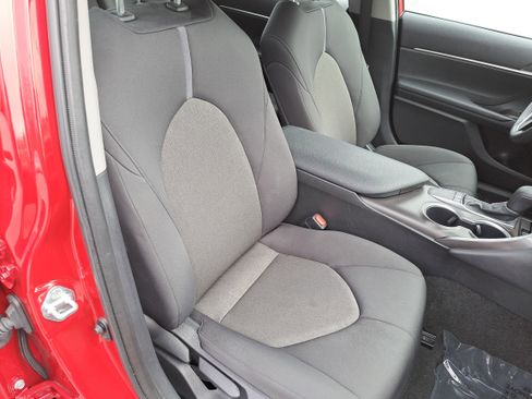 Used 2024 Toyota Camry LE image 10