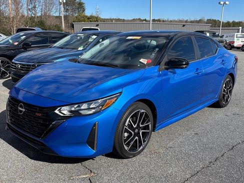 Used 2025 Nissan Sentra SR w/ SR Premium Package image 2