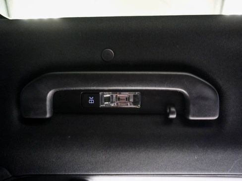 Used 2024 Mercedes-Benz GLS 450 4MATIC image 23