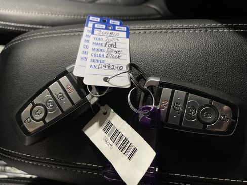 Used 2023 Ford Escape Platinum w/ Premium Technology Package image 28