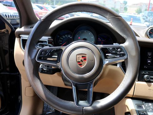 Used 2017 Porsche Macan S image 42