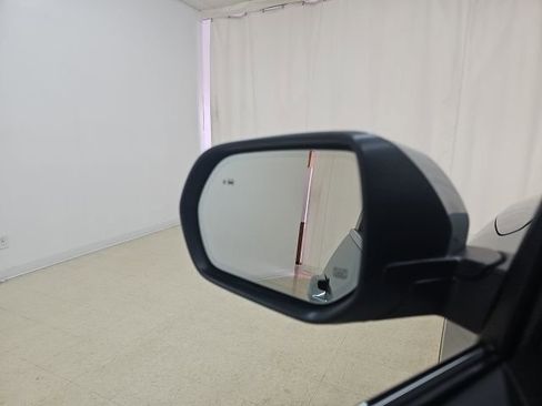 Used 2025 Buick Enclave Preferred image 31