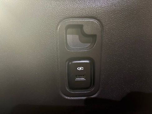 Used 2023 Chevrolet Traverse LT FWD image 14