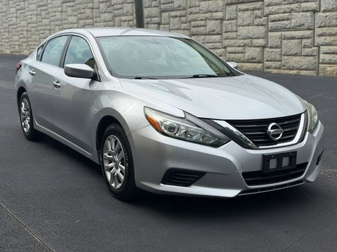 Used 2016 Nissan Altima 2.5 S w/ Power Driver Seat Package FWD image 5