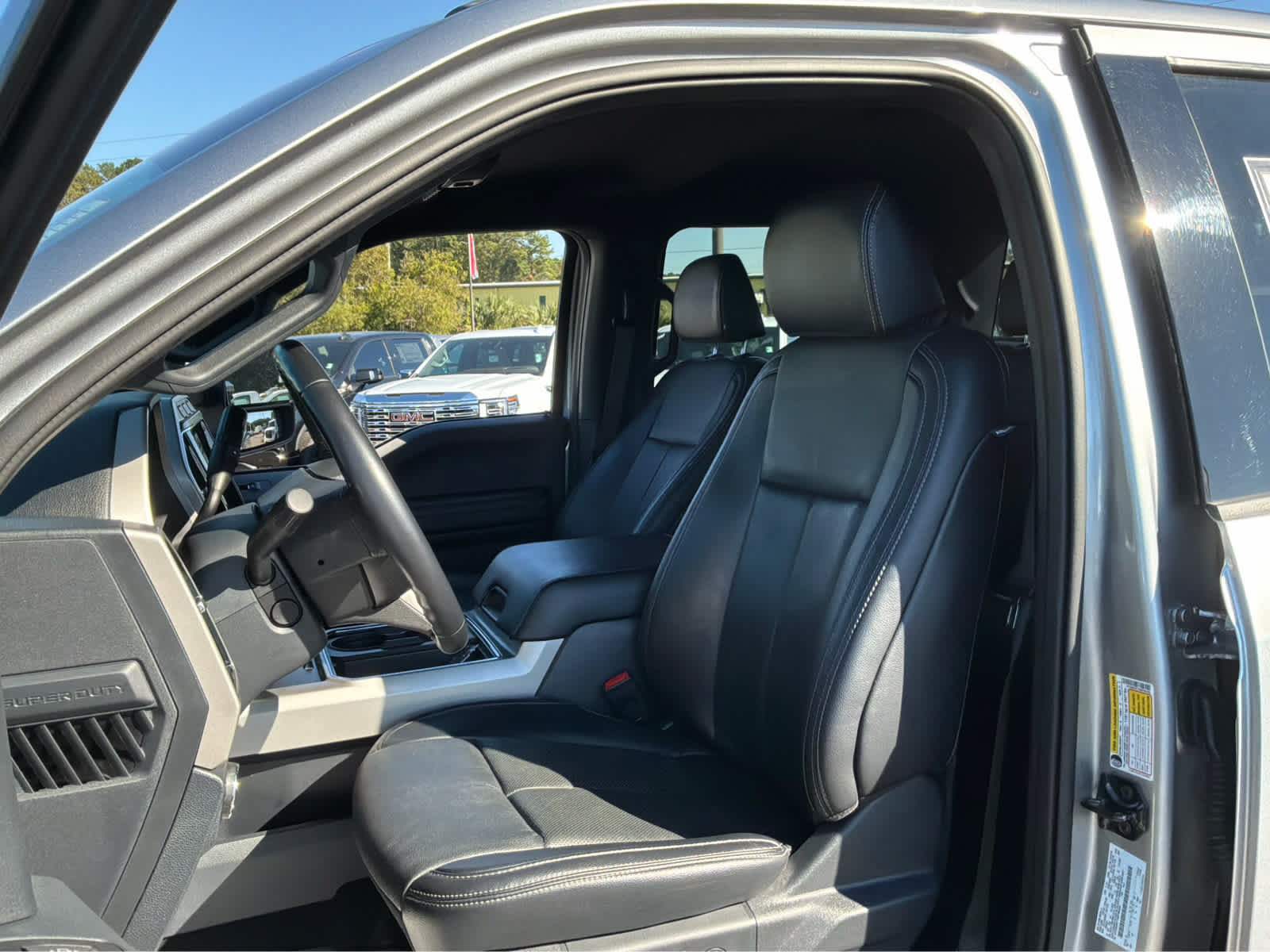 Used 2022 Ford F250 Lariat w/ Lariat Ultimate Package AWD/4WD image 12