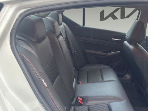 Used 2023 Nissan Altima 2.5 SR FWD image 14