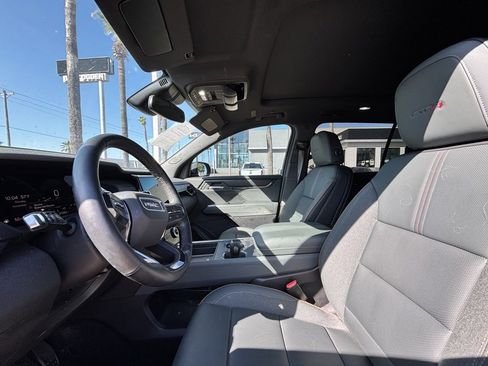 Used 2024 GMC Acadia AT4 w/ Luxury Package image 10