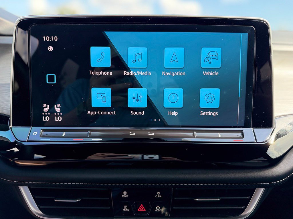 Used 2024 Volkswagen Atlas Cross Sport SE FWD image 30