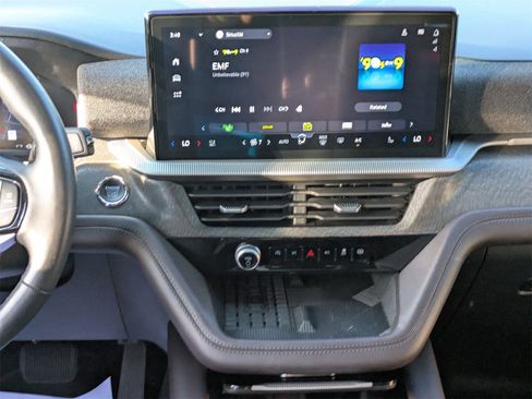 Used 2025 Ford Explorer Platinum w/ Ultimate Package image 21