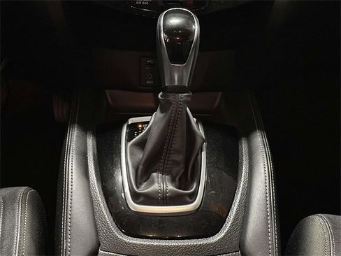 Used 2017 Nissan Rogue Sport SL image 19