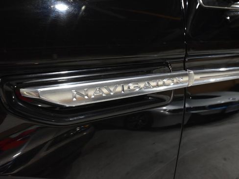 Used 2018 Lincoln Navigator L Reserve w/ Technology Package AWD/4WD image 4