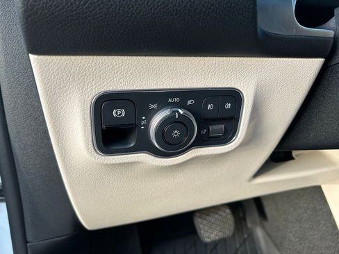Used 2023 Mercedes-Benz GLB 250 image 20