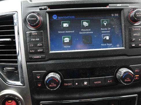 Used 2018 Nissan Titan SV w/ SV Convenience Package image 20