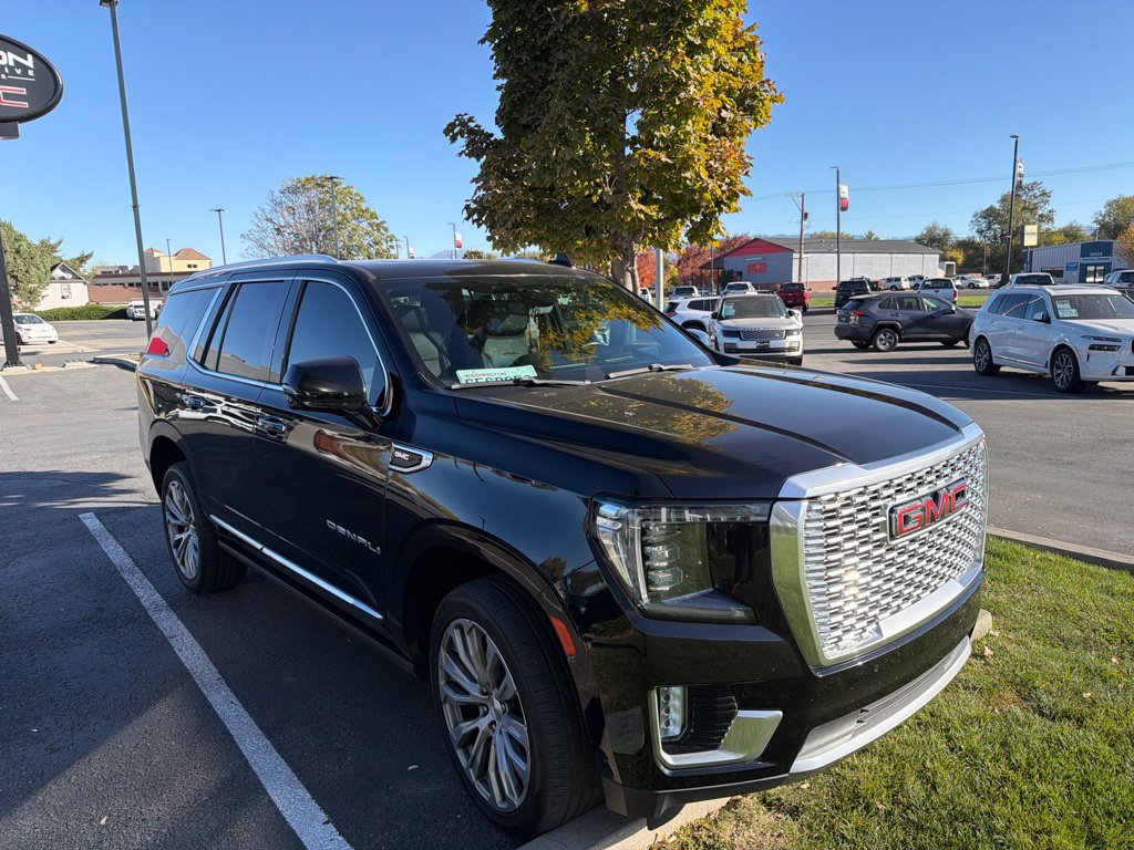 Used 2021 GMC Yukon Denali w/ Denali Ultimate Package AWD/4WD image 3