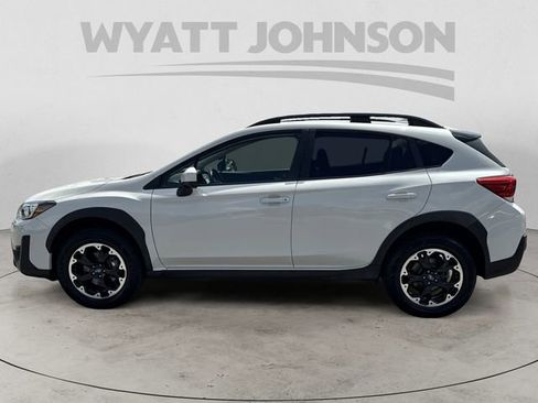 Used 2021 Subaru Crosstrek 2.0i Premium w/ Moonroof Package image 2