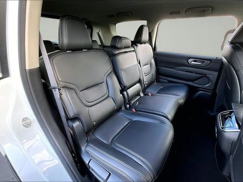 New 2026 Nissan Armada SV image 9