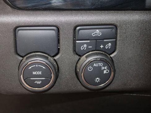 Used 2025 Chevrolet Silverado 1500 LT image 40