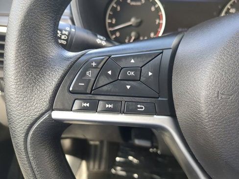 Used 2025 Nissan Altima 2.5 SV image 21