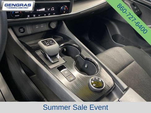 Used 2025 Nissan Rogue SV AWD/4WD image 15