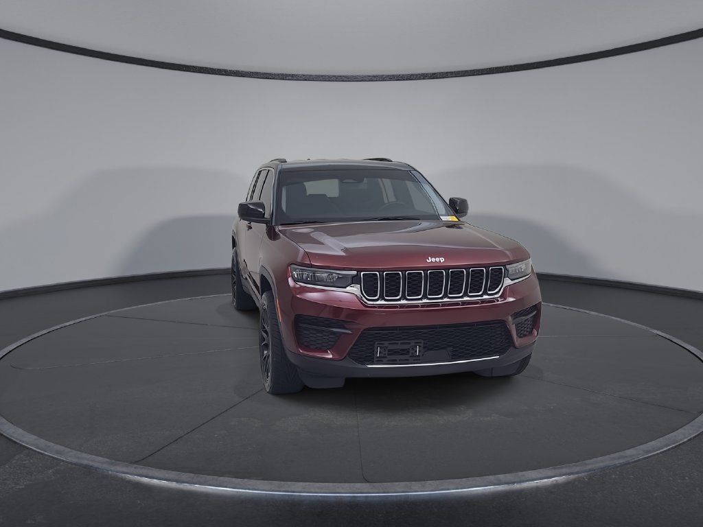Used 2023 Jeep Grand Cherokee Laredo w/ Luxury Tech Group I AWD/4WD image 5