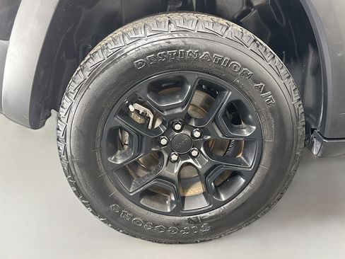 Used 2022 Jeep Cherokee Latitude AWD/4WD image 32