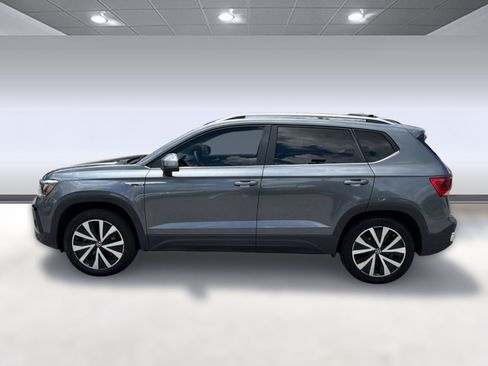Used 2023 Volkswagen Taos SE w/ Panoramic Sunroof Package AWD/4WD image 2