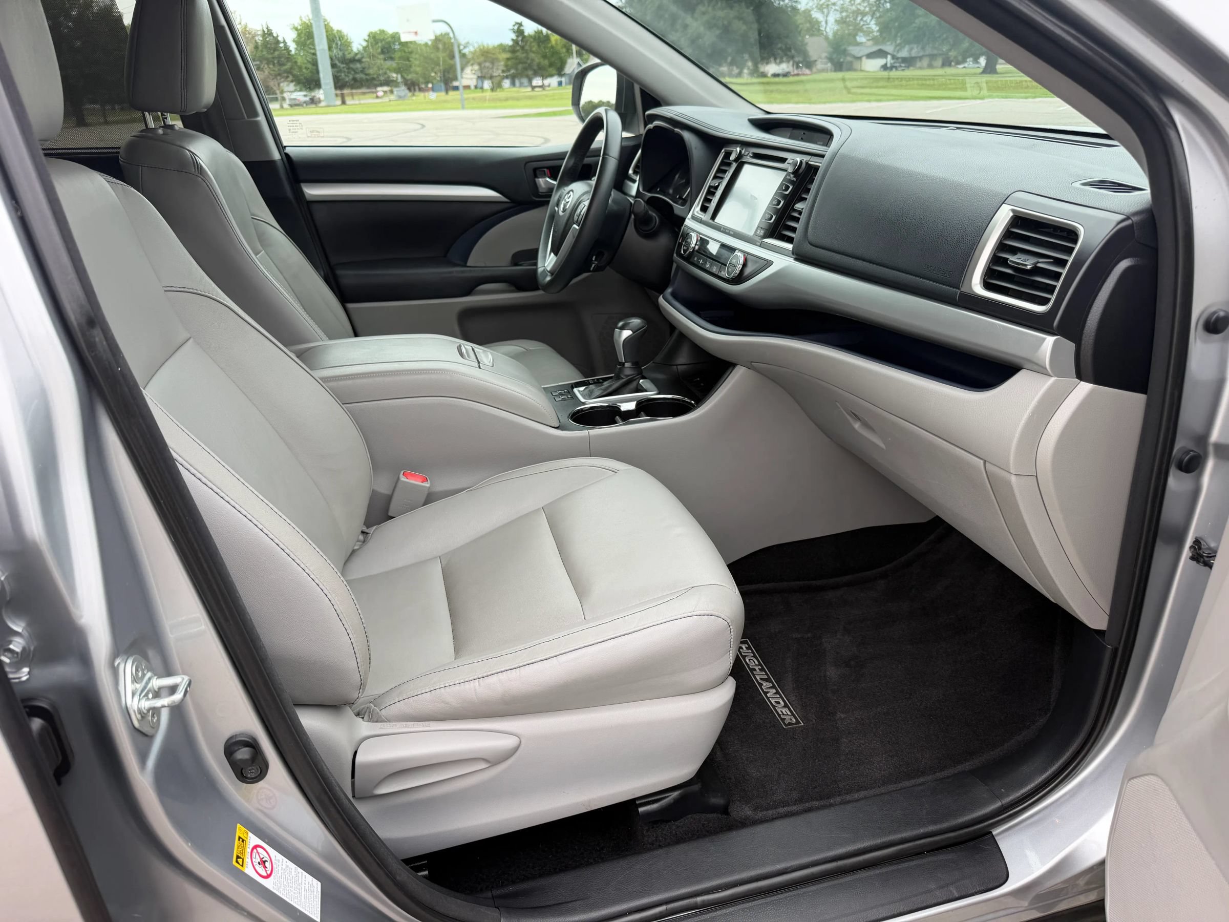 Used 2016 Toyota Highlander XLE FWD image 30