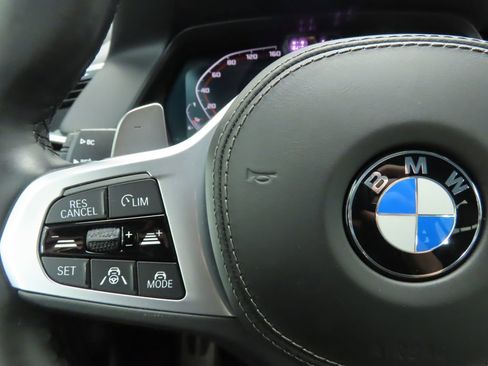 Used 2020 BMW X7 M50i image 11