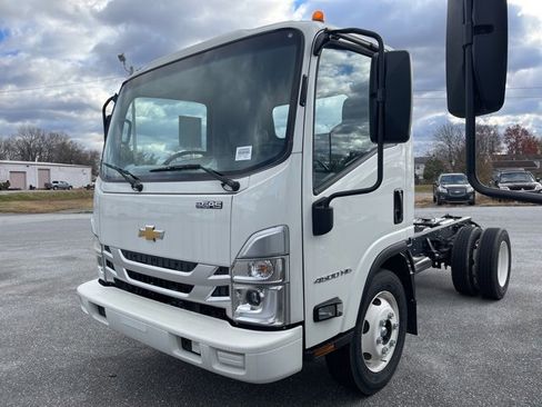 New 2025 Chevrolet Low Cab Forward image 3