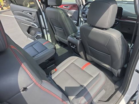 Used 2024 Chevrolet Traverse RS image 12