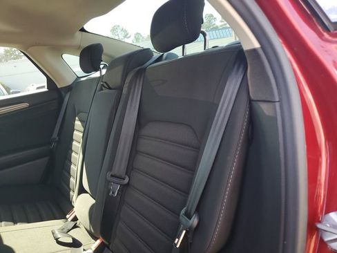 Used 2017 Ford Fusion SE w/ Fusion SE Technology Package image 12