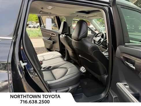 Used 2021 Toyota Highlander Limited AWD/4WD image 12