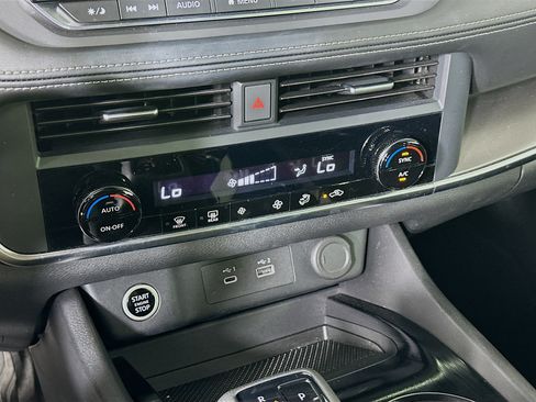 Used 2023 Nissan Rogue SV FWD image 23