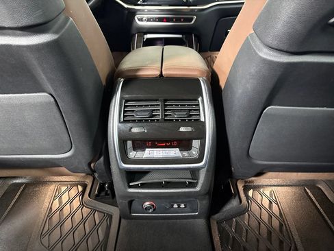 Certified 2024 BMW X7 xDrive40i w/ M Sport Package AWD/4WD image 32