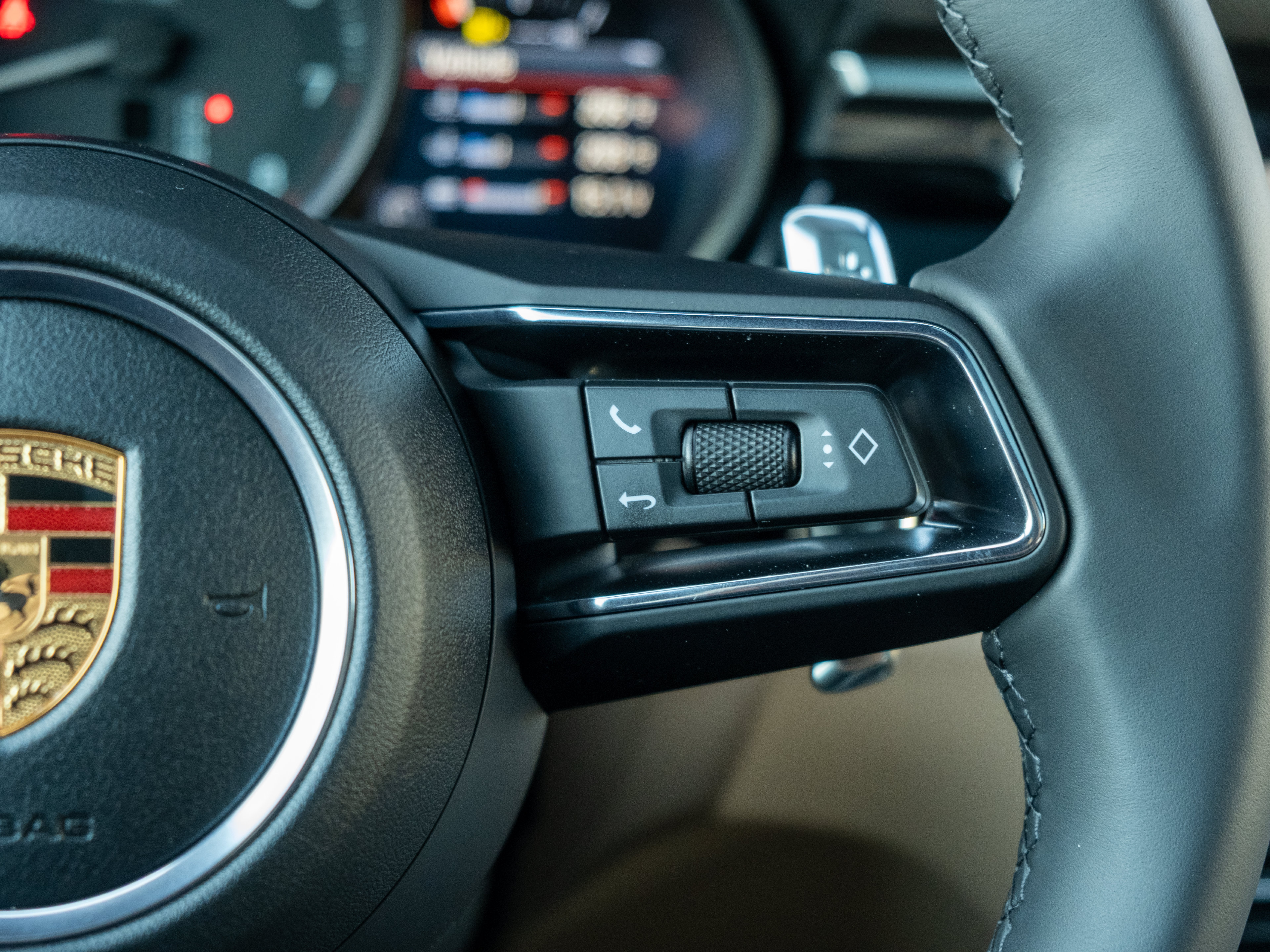 Certified 2026 Porsche Macan AWD/4WD image 25
