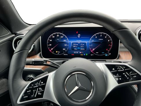 Used 2025 Mercedes-Benz C 300 Sedan image 12
