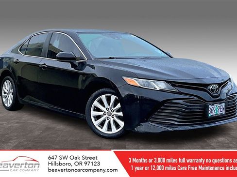 Used 2019 Toyota Camry LE image 1