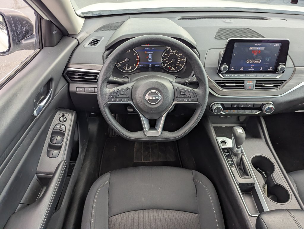 Used 2025 Nissan Altima 2.5 SV FWD image 28