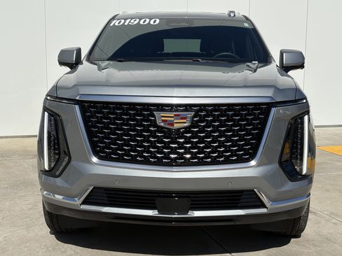 Certified 2025 Cadillac Escalade ESV Premium Luxury AWD/4WD image 3