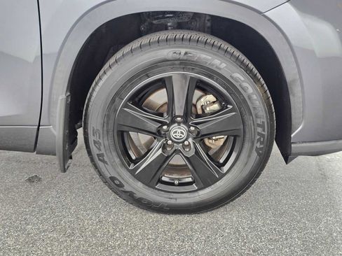 Used 2020 Toyota Highlander L FWD image 9