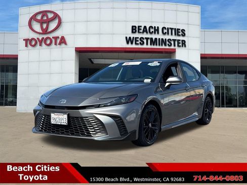 Used 2025 Toyota Camry SE FWD image 6