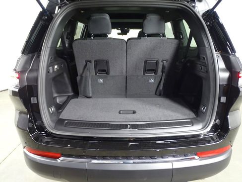 New 2025 Jeep Grand Cherokee L Laredo image 16