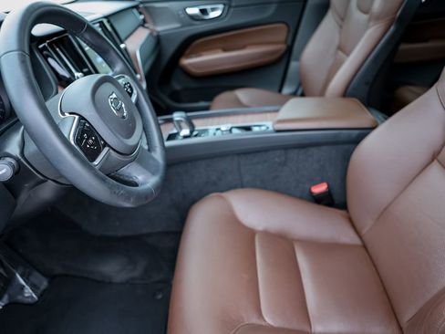 Used 2024 Volvo XC60 B5 Plus w/ Climate Package image 9