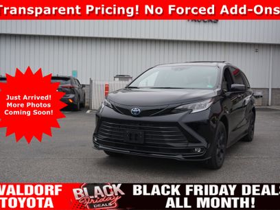 Used 2025 Toyota Sienna XLE Woodland Edition