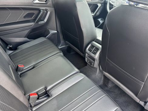 Used 2024 Volkswagen Tiguan SE w/ Panoramic Sunroof Package FWD image 29