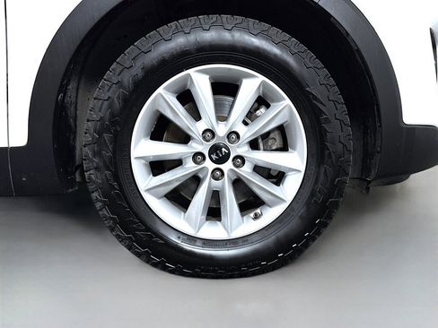 Used 2019 Kia Sorento FWD image 40