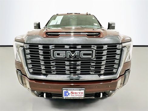 Used 2024 GMC Sierra 2500 Denali Ultimate image 2