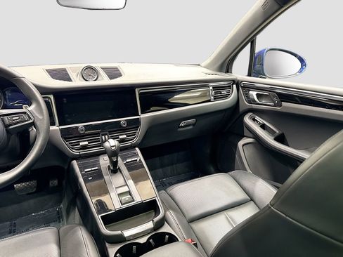 Used 2024 Porsche Macan AWD/4WD image 27